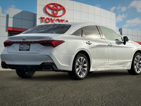 Certified 2022 Toyota Avalon XLE image 3