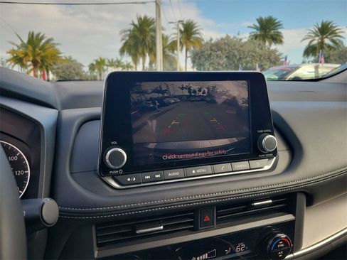 Certified 2025 Nissan Rogue SV image 22