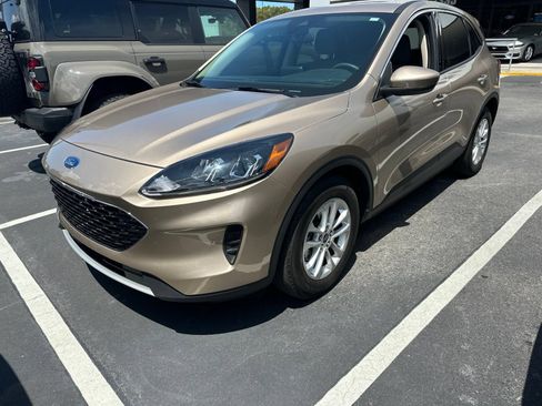 Used 2020 Ford Escape SE FWD image 2