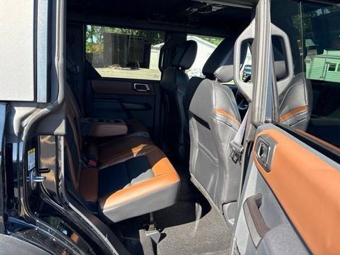 Used 2024 Ford Bronco Outer Banks w/ Sasquatch Package AWD/4WD image 12
