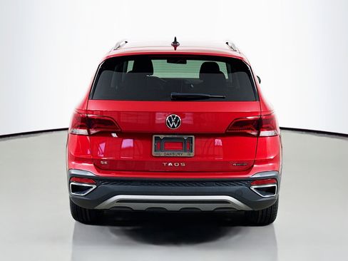 Certified 2022 Volkswagen Taos SE image 10