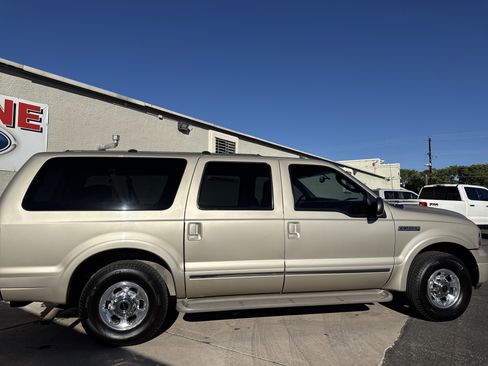 Used 2005 Ford Excursion Limited image 9