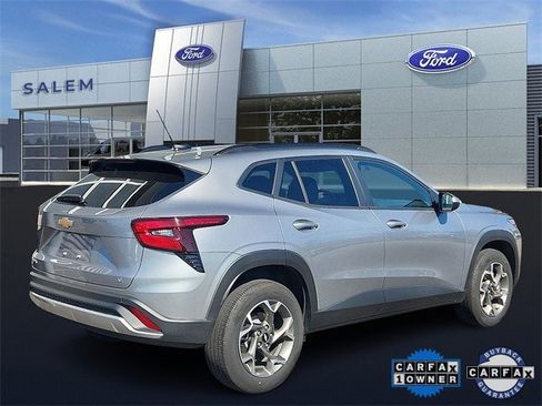 Used 2025 Chevrolet Trax LT w/ Driver Confidence Package image 3