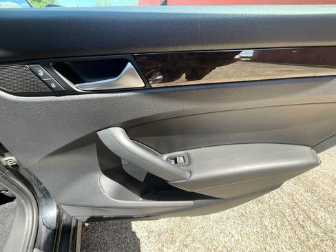 Used 2014 Volkswagen Passat 1.8T SEL Premium FWD image 27