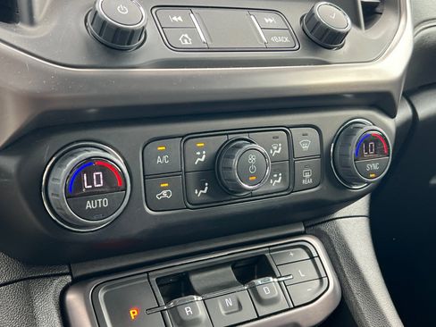 Used 2023 GMC Acadia AT4 w/ Technology Package image 28