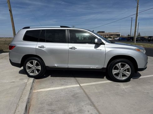 Used 2011 Toyota Highlander Limited w/ Tow Pkg image 8