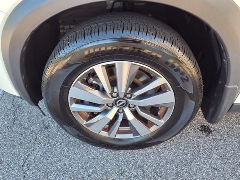 Used 2023 Nissan Pathfinder SL w/ Lighting Package (N92) image 4