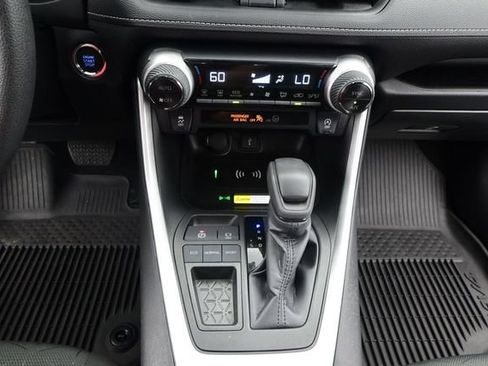Used 2022 Toyota RAV4 XLE w/ Convenience Package FWD image 10