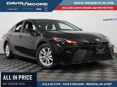 Used 2025 Toyota Camry LE FWD image 1