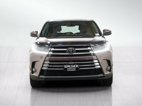 Used 2017 Toyota Highlander Limited AWD/4WD image 8