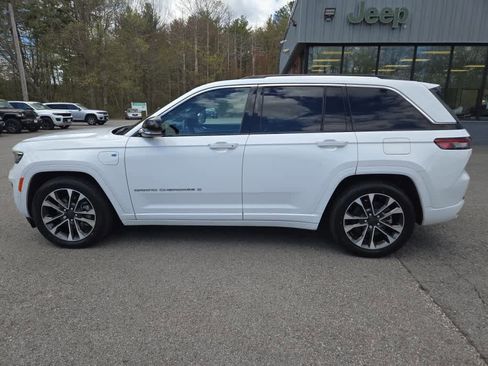 Used 2022 Jeep Grand Cherokee Overland w/ Luxury Tech Group IV AWD/4WD image 7