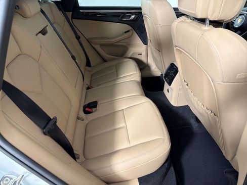 Certified 2026 Porsche Macan AWD/4WD image 29