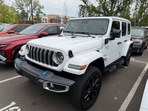 Used 2024 Jeep Wrangler Unlimited Sahara AWD/4WD image 3