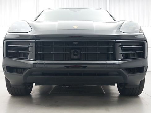 Certified 2026 Porsche Cayenne AWD/4WD image 10