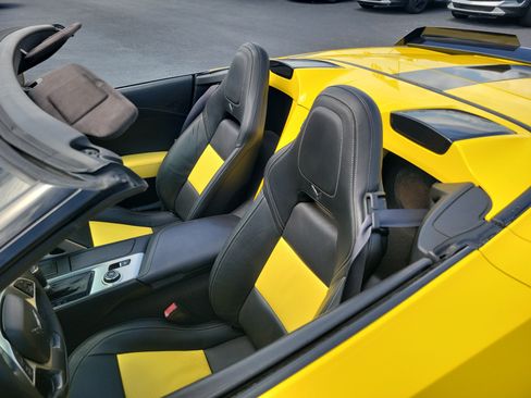 Used 2016 Chevrolet Corvette Stingray Convertible w/ 3LT Preferred Equipment Group RWD image 7