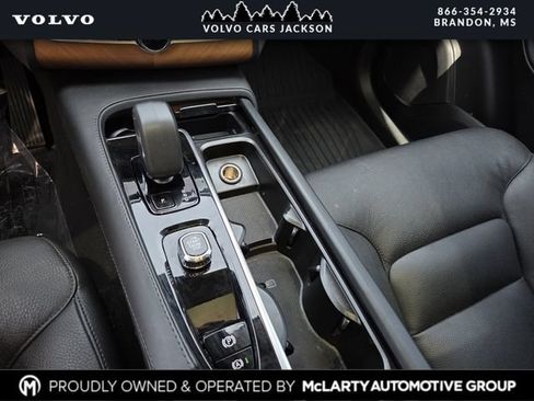 Used 2024 Volvo XC90 B5 Plus w/ Protection Package Premier AWD/4WD image 12