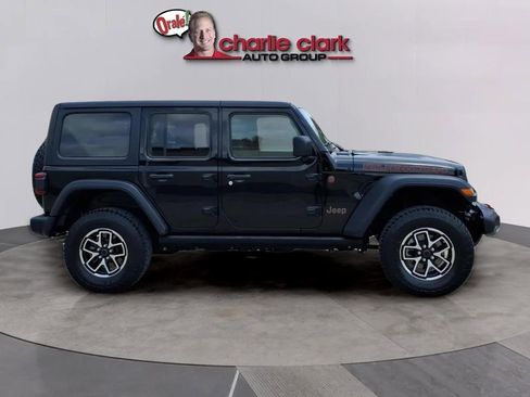 Used 2025 Jeep Wrangler Unlimited Rubicon AWD/4WD image 6