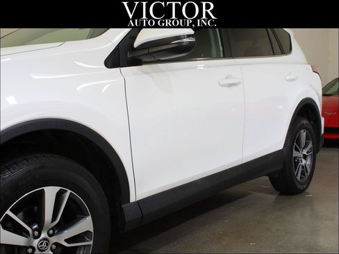 Used 2018 Toyota RAV4 XLE AWD/4WD image 6