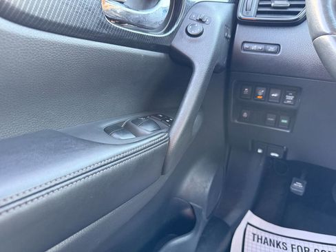 Used 2017 Nissan Rogue SL w/ SL Premium Package FWD image 27