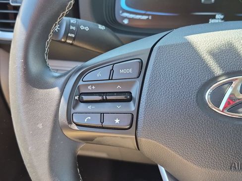 Used 2025 Hyundai Venue SEL FWD image 21