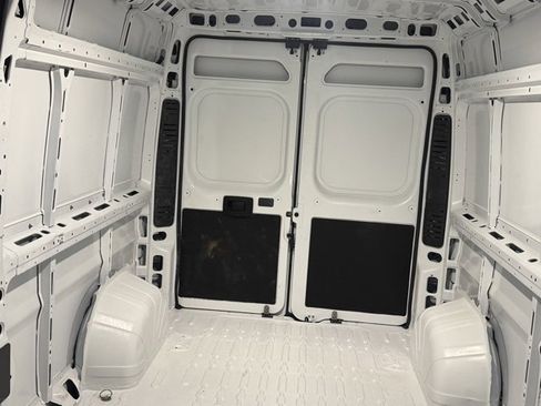 Used 2025 RAM ProMaster 2500 w/ Convenience Group image 11