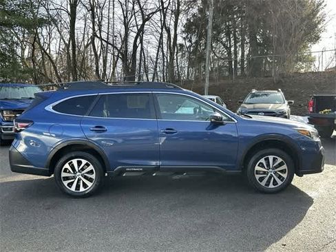 Used 2022 Subaru Outback Premium image 3