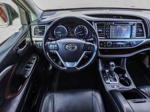 Used 2017 Toyota Highlander Limited image 27
