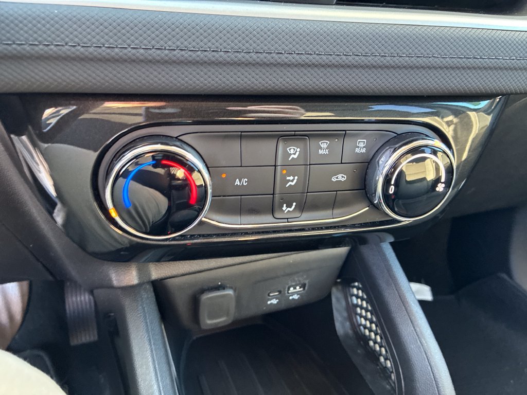 Used 2025 Chevrolet TrailBlazer LT FWD image 14