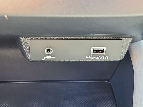 Certified 2025 Subaru Forester AWD/4WD image 9