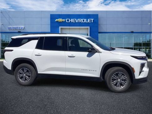 Used 2024 Chevrolet Traverse LT FWD image 5