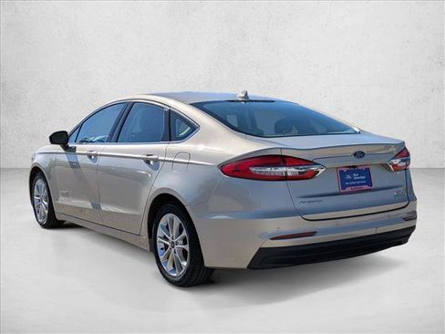 Used 2019 Ford Fusion SE FWD image 8