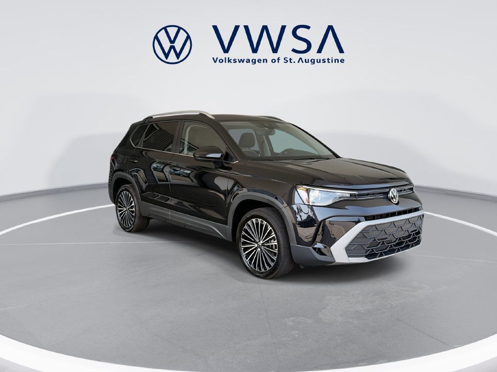 Certified 2025 Volkswagen Taos SE FWD image 2