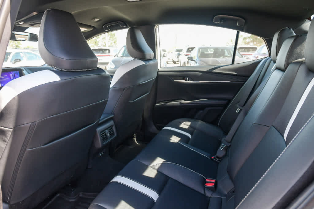 Used 2026 Toyota Camry SE AWD/4WD image 17