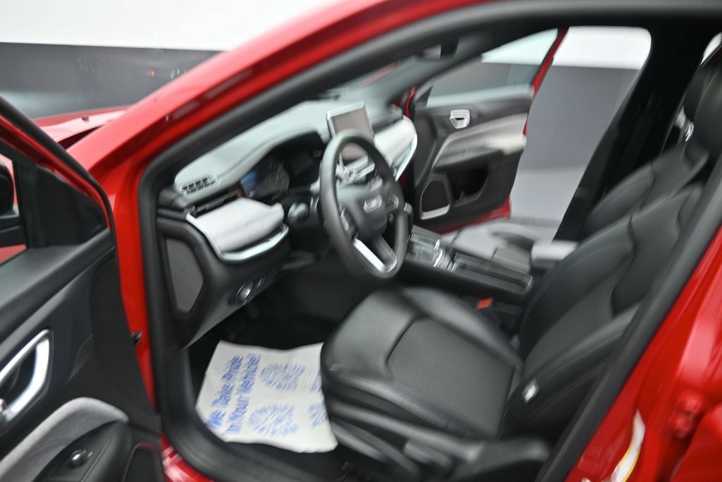 Used 2024 Jeep Compass Latitude AWD/4WD image 20