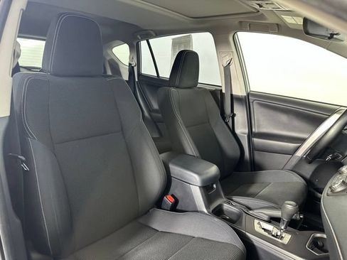Used 2017 Toyota RAV4 XLE AWD/4WD image 26
