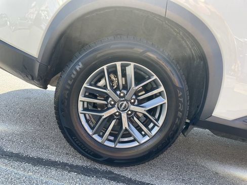 Used 2024 Nissan Rogue S FWD image 12