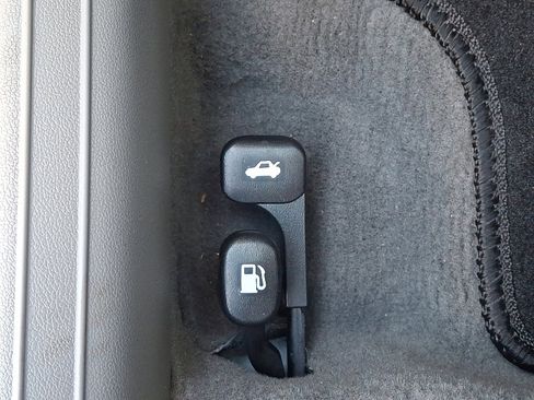 Certified 2025 Hyundai Elantra Sport image 25