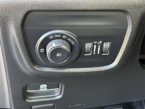 Used 2024 Jeep Grand Cherokee Limited w/ Luxury Tech Group II image 24