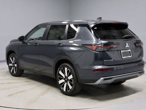 New 2026 Mitsubishi Outlander SE image 7