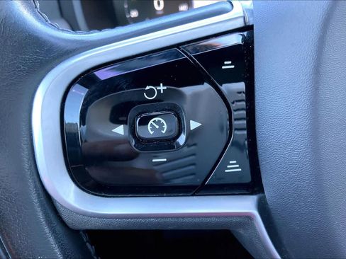 Used 2020 Volvo V90 T6 Cross Country image 21