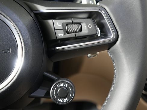 New 2026 Porsche Macan image 22