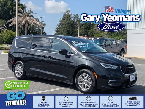 Used 2023 Chrysler Pacifica Touring-L FWD image 1