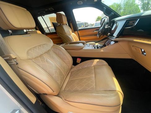 Used 2022 Jeep Grand Wagoneer Series III w/ Rear Seat Video Group 1 AWD/4WD image 29
