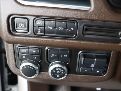 Used 2021 GMC Yukon XL SLT w/ SLT Luxury Plus Package image 24