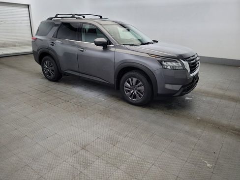 Used 2023 Nissan Pathfinder SV w/ SV Premium Package AWD/4WD image 11