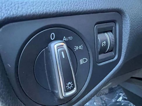 Used 2020 Volkswagen Golf 4-Door image 29