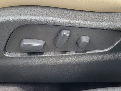 Used 2024 Cadillac XT4 Luxury w/ Cold Weather Package FWD image 23