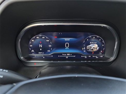 Used 2023 Chevrolet Suburban Premier image 37