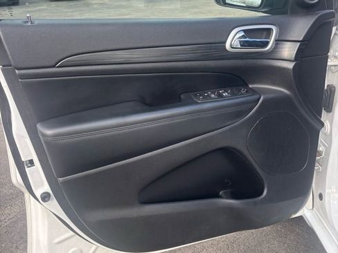 Used 2022 Jeep Grand Cherokee Laredo X image 10