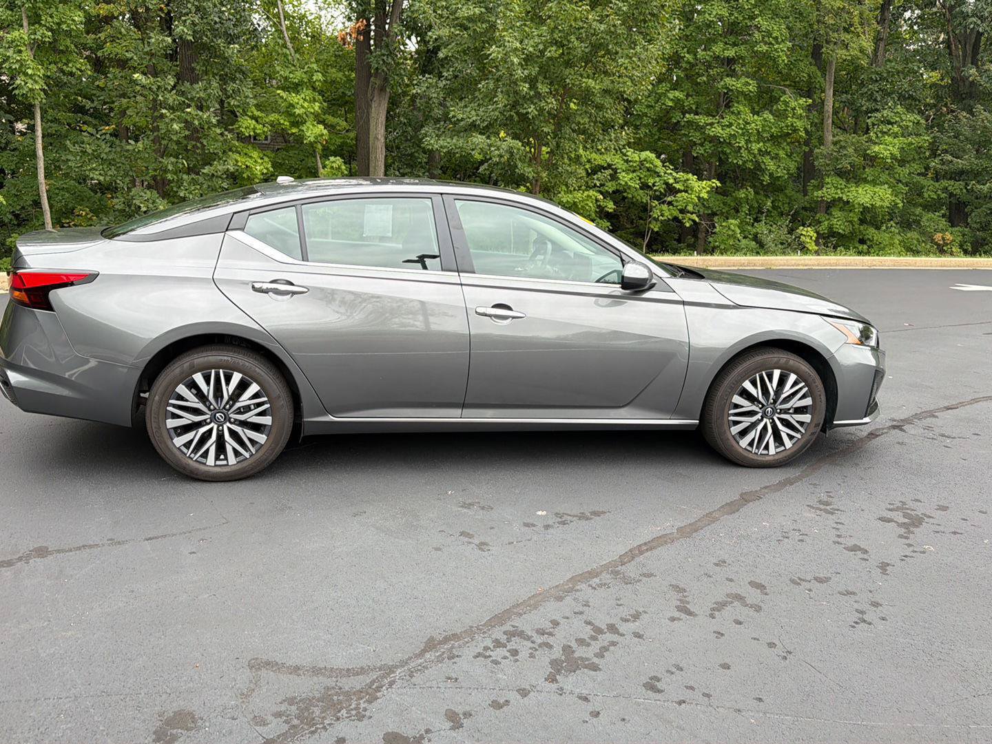 Used 2025 Nissan Altima 2.5 SV w/ SV Premium Package AWD/4WD image 9